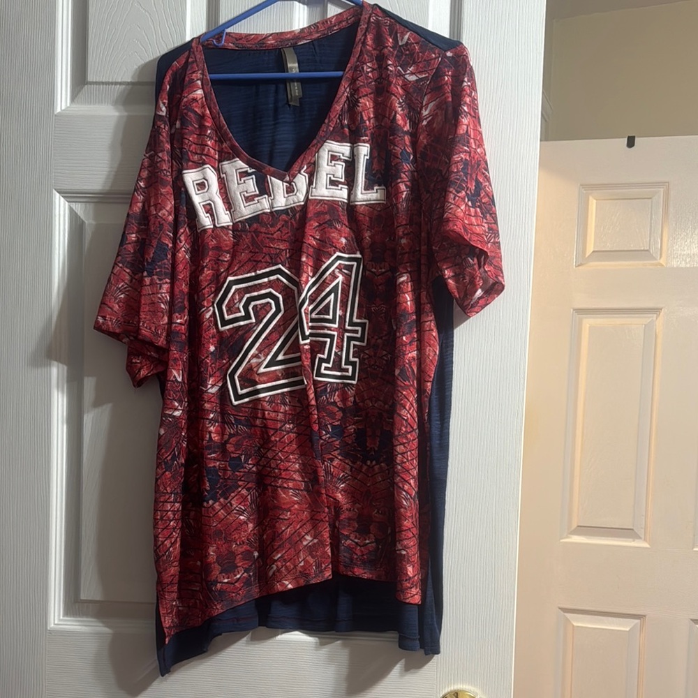 Red and Blue Graphic V-Neck T-Shirt